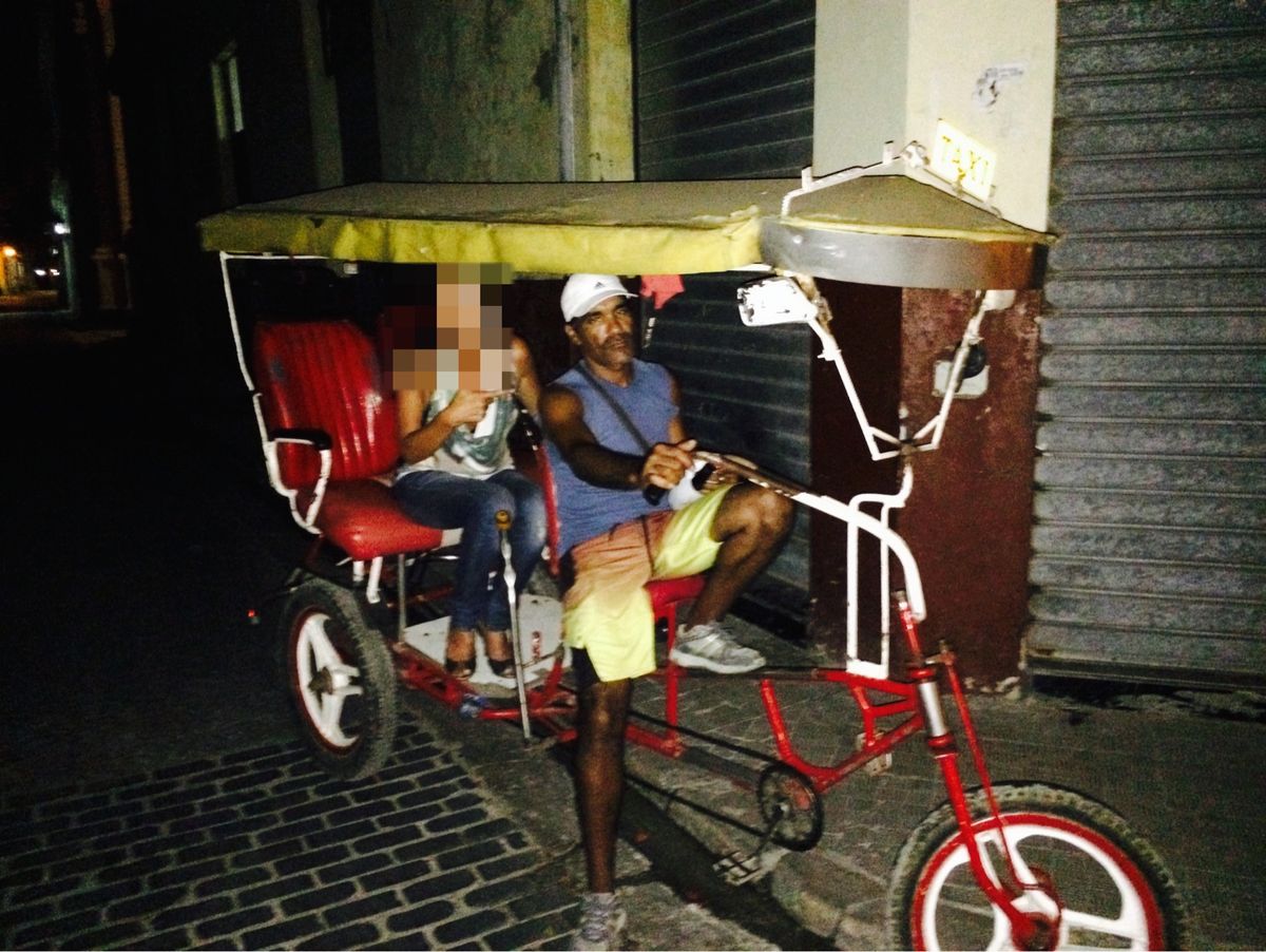 仲良くなったヨーロッパの方々と
現地の方の案内でライブに行ったり
ビーチに...