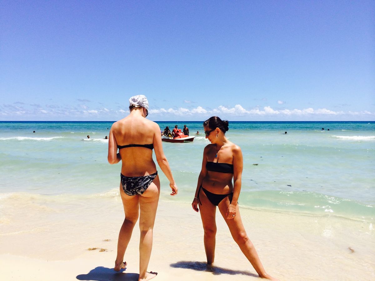 仲良くなったヨーロッパの方々と
現地の方の案内でライブに行ったり
ビーチに...