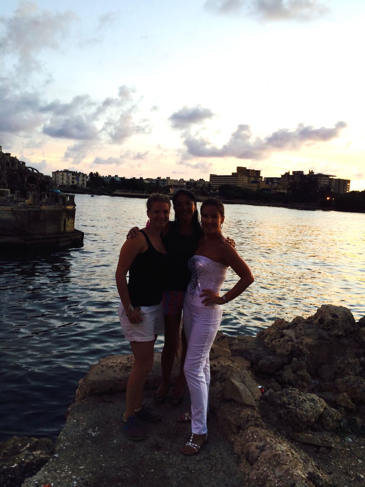 仲良くなったヨーロッパの方々と
現地の方の案内でライブに行ったり
ビーチに...