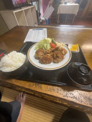 3度もお世話になった南種子町の大関食堂
かつ丼に1番人気の鶏の唐揚げ定食、...