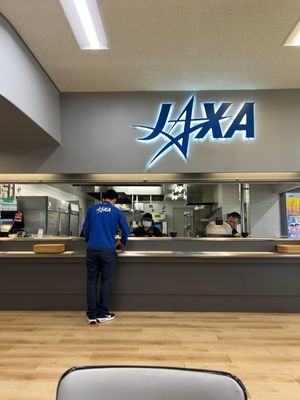 JAXAの種子島宇宙センターまでは歩いて2時間弱
事前に施設内のバスツアー...