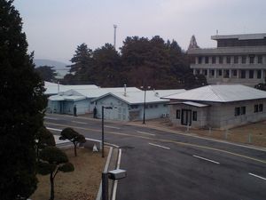 北朝鮮との国境非武装地帯(DMZ)を訪問するツアーに参加。
国境付近に掘ら...