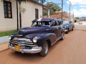 初キューバ🇨🇺アメリカの旧車だらけの首都ハバナ。まるで時間が止まっているか...