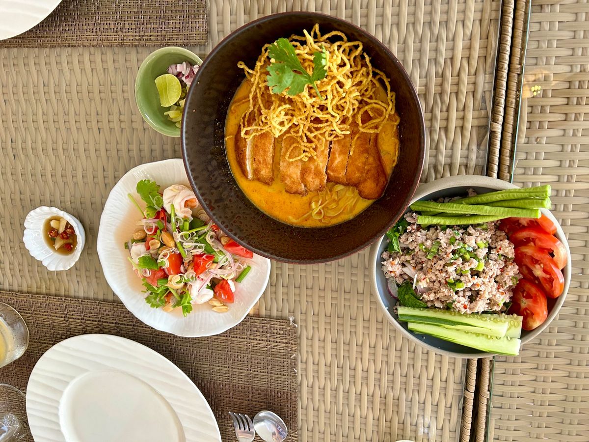 過去No. 1のソムタムは生のとうもろこし入り
みんな辛くて食べられないか...