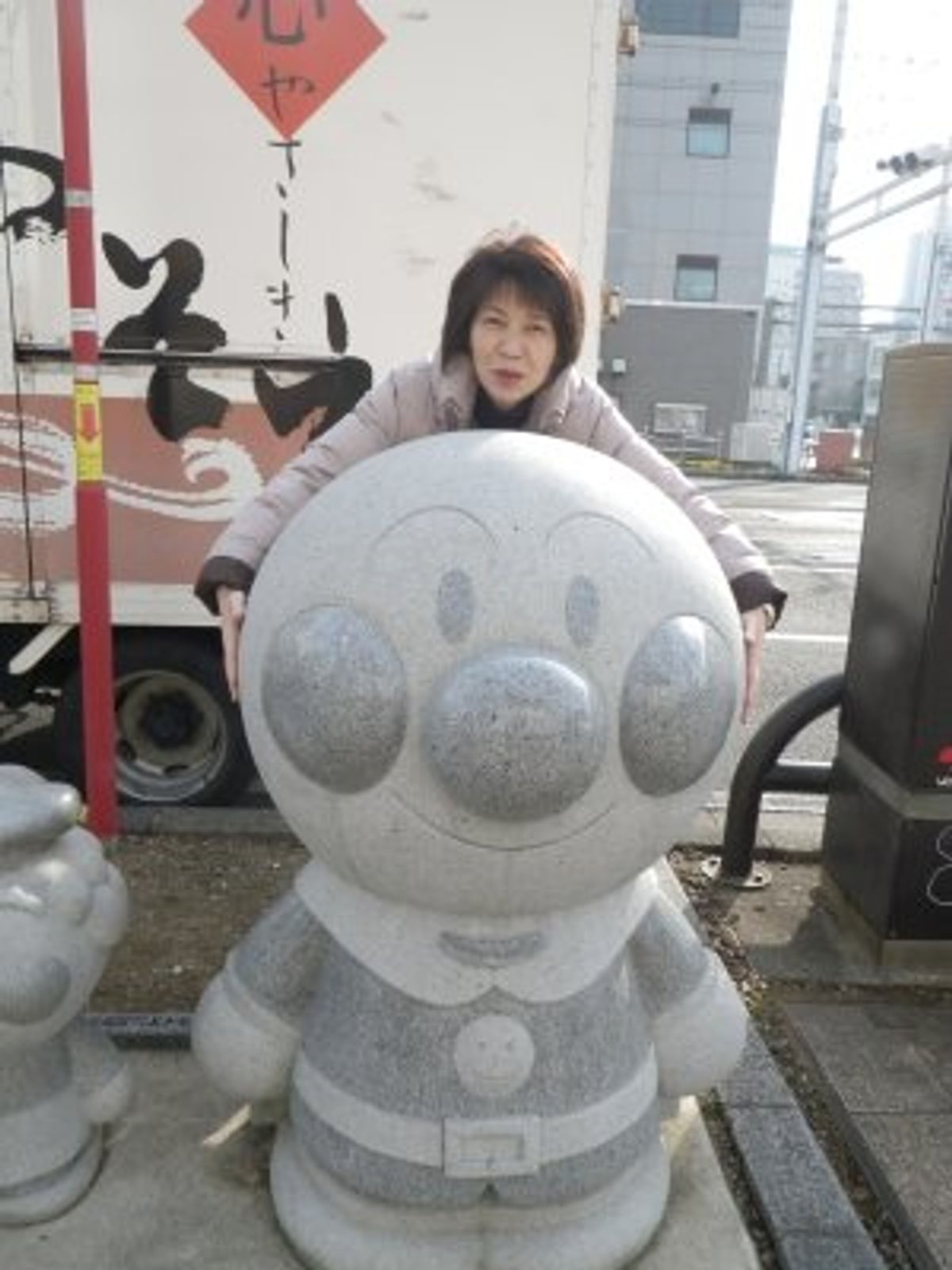 
　徒歩で高知城へ。お城とあってけっこうな階段を上る。龍馬パスポートの押印...