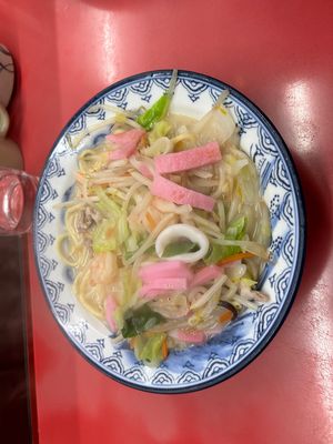 佐世保駅前のちゃんぽんのお店（香蘭）は出汁が美味い！
佐世保バーガーは割と...