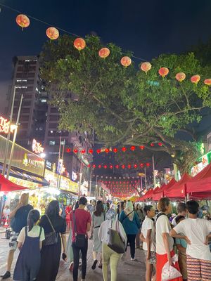 夜はJalan Alor Food Streetで屋台ご飯。黄亞華小食店で...