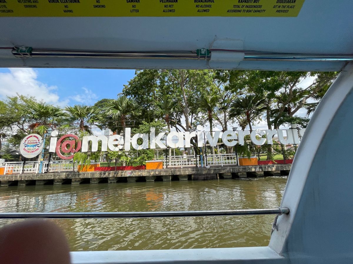 滞在3日目はマラッカへ。交通カード購入、地下鉄でバスセンター(TBS)まで...