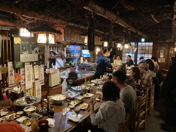 日本・北海道「道東ロードトリップ」の写真：釧路といえば炉ばた焼きとのことで、炉ばた...