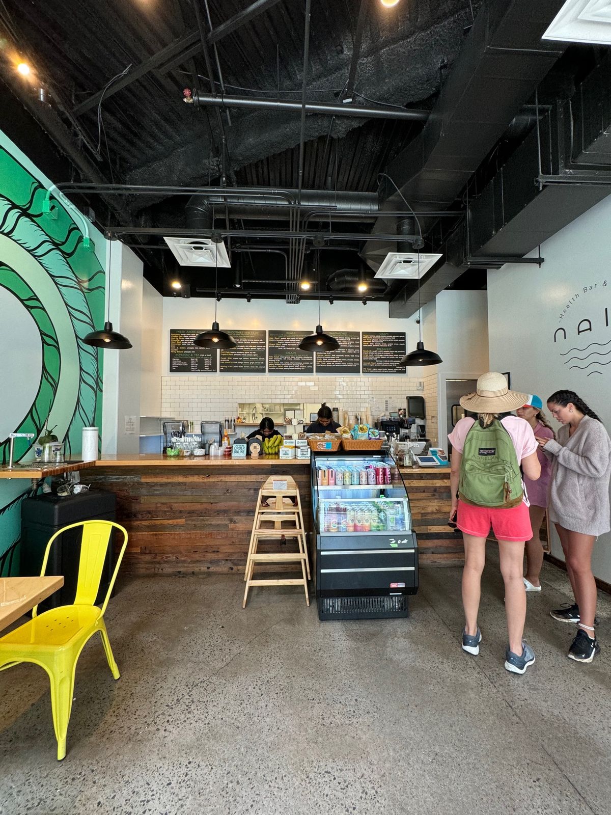 次の日目覚めると10時半笑
時差ぼけ？

ホテルの朝食は諦めてビーチウォー...