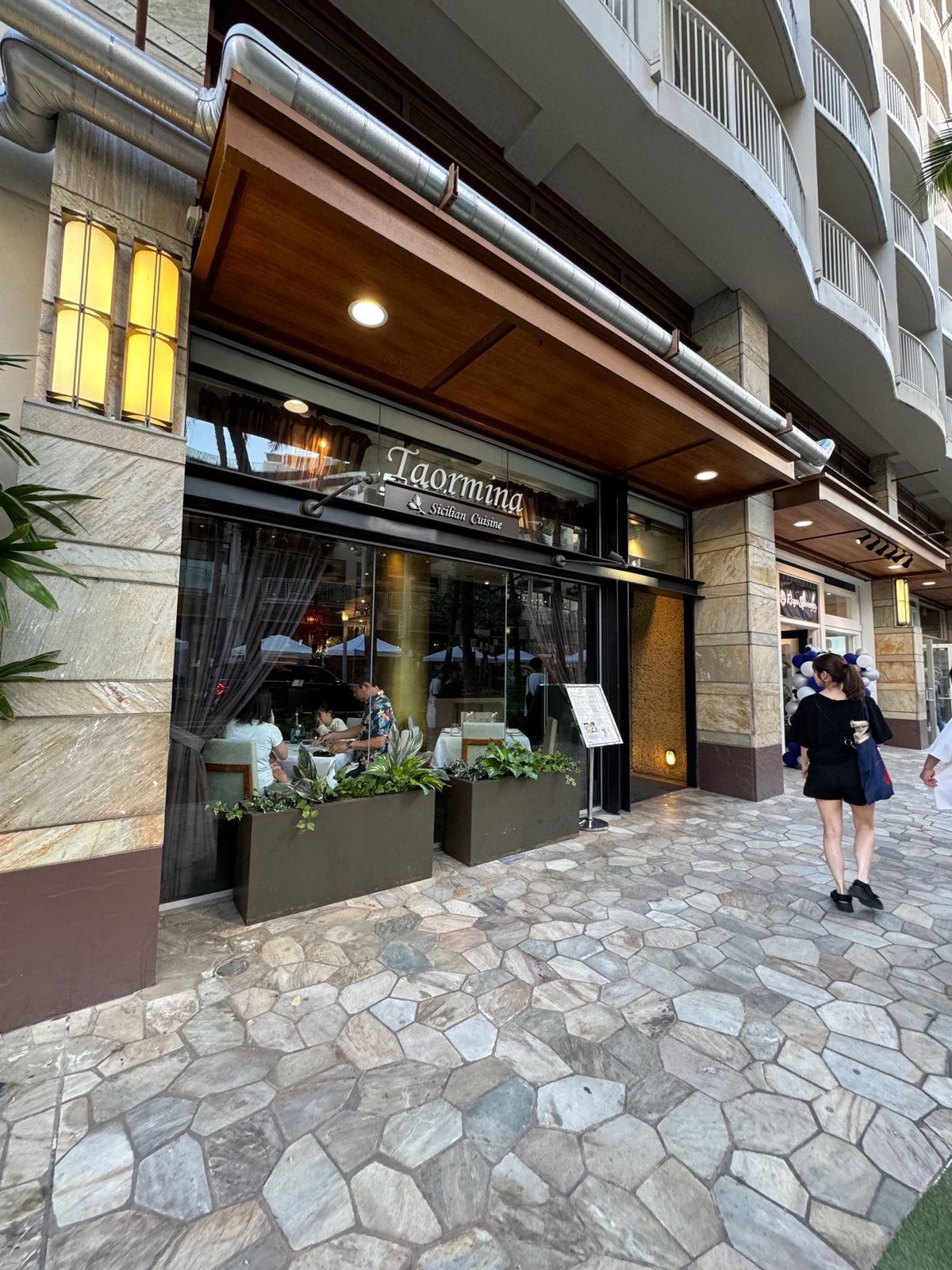ワイキキビーチウォークの最初からあるイタリアンレストランTaormina（...