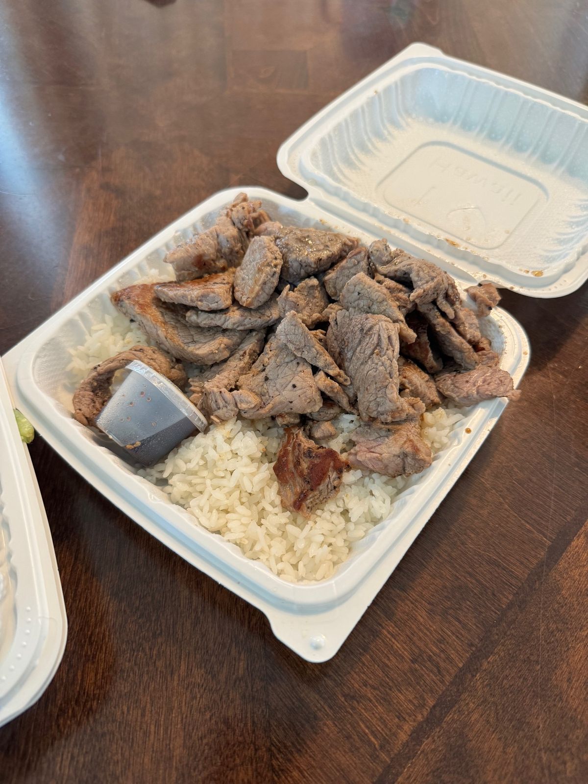 ワイキキショアのビーチフロントにあるステーキシャック

当初は6ドルだった...