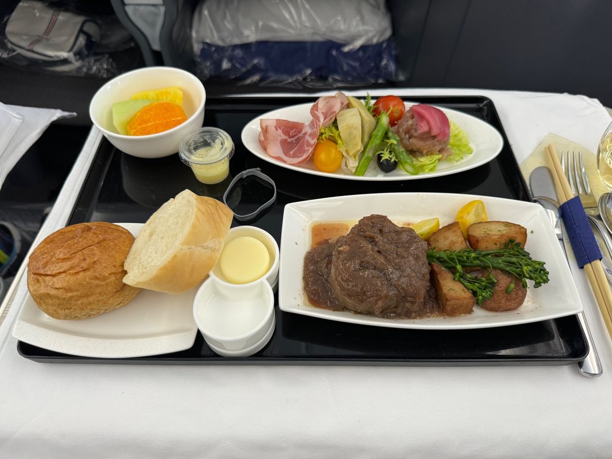 帰りの飛行機もホヌ

1枚目は大人の洋食。2枚目はキッズ用ミール

なるべ...