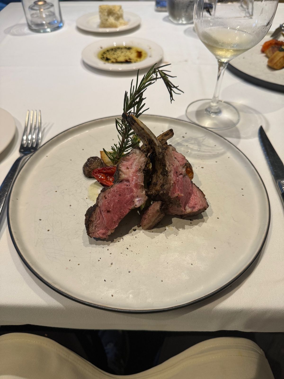 ワイキキビーチウォークの最初からあるイタリアンレストランTaormina（...