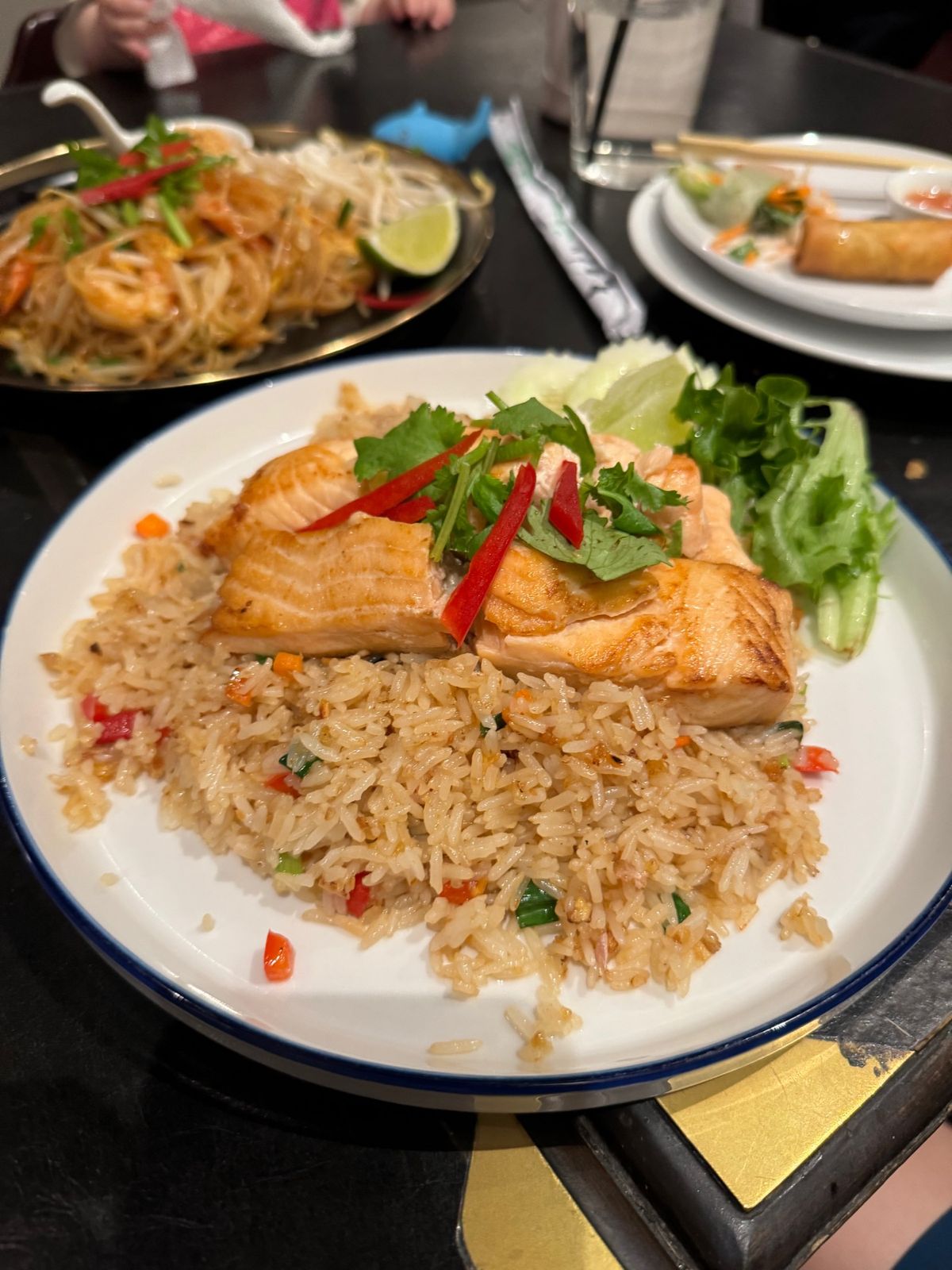 夕食はロイヤルハワイアンセンターの「ノイ タイ キュイジーヌ」

結構本格...