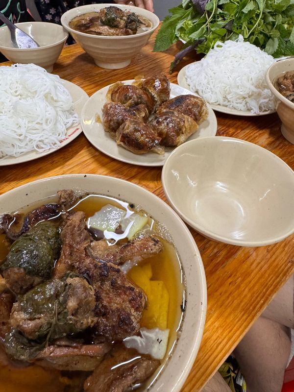 ベトナム・ハノイ「ハノイハロン湾」の写真：有名なbun cha レストラン