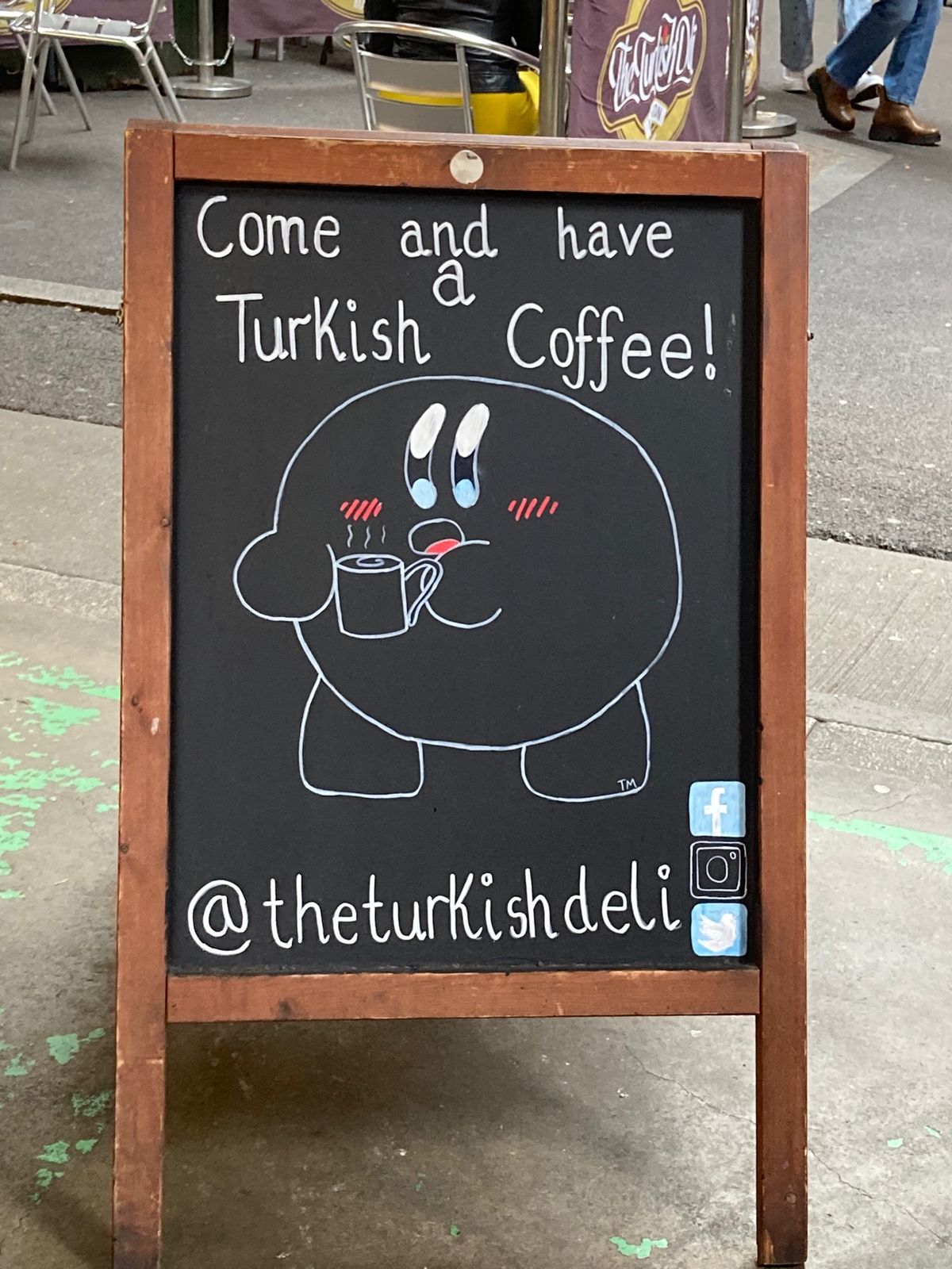 30分だけバラ・マーケット行っていちご食べた🍓受け取って5秒くらいでチョコ...