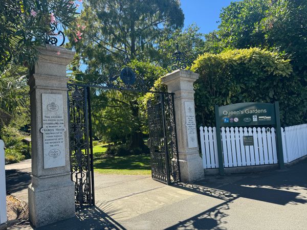 ニュージーランド・Auckland「 NZの旅」の写真：Queens Garden 
鳥がたくさ...