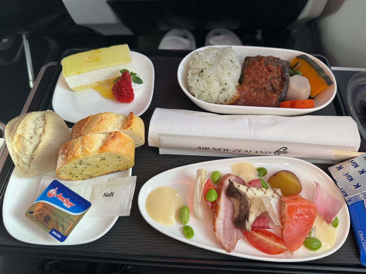 今回の機内食
夜は早々に和食にしてしまった
ちゃんとメニュー見ておけば良か...