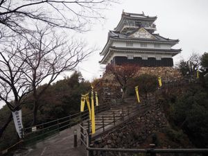 岐阜駅〜岐阜城
若き信長様の像