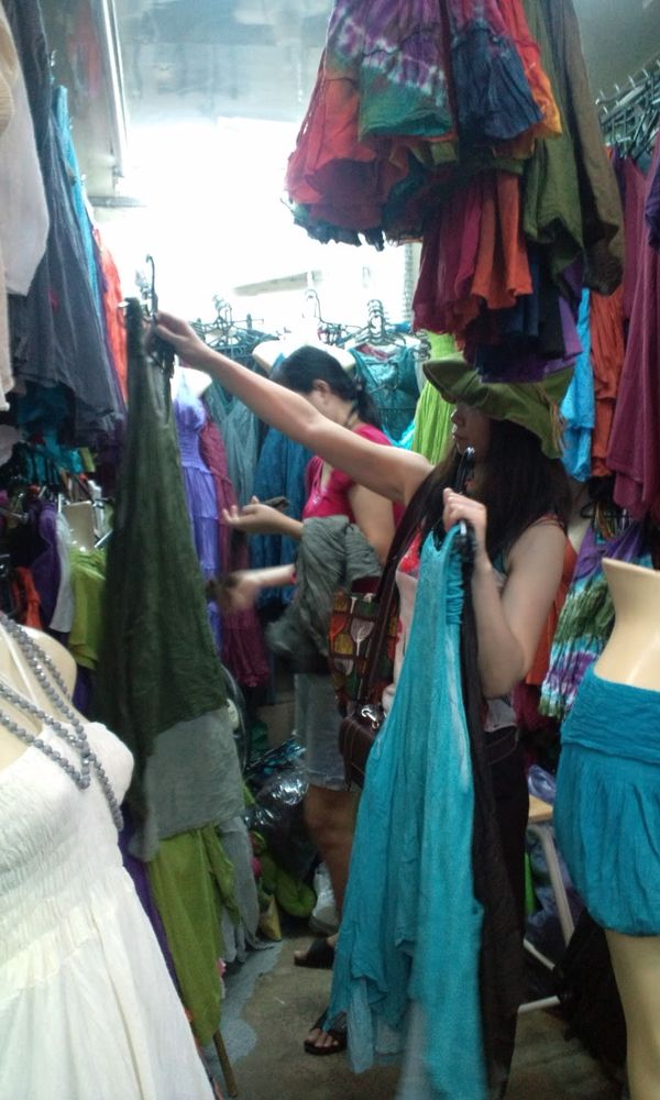 タイ・バンコク「タイ買付の旅」の写真：バンコクでは店の商品買付の日々。毎日クタ...