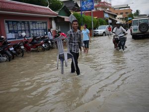 カンボジアに移動してシェムリアップへ。アンコールワットは以前に1人で来たけ...