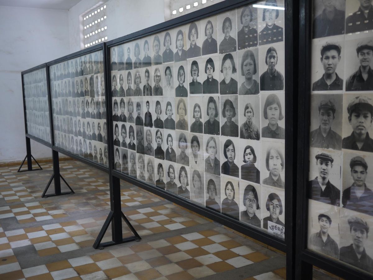 プノンペンへ移動。カンボジアのポルポト時代に虐殺で多くの人が亡くなった。そ...