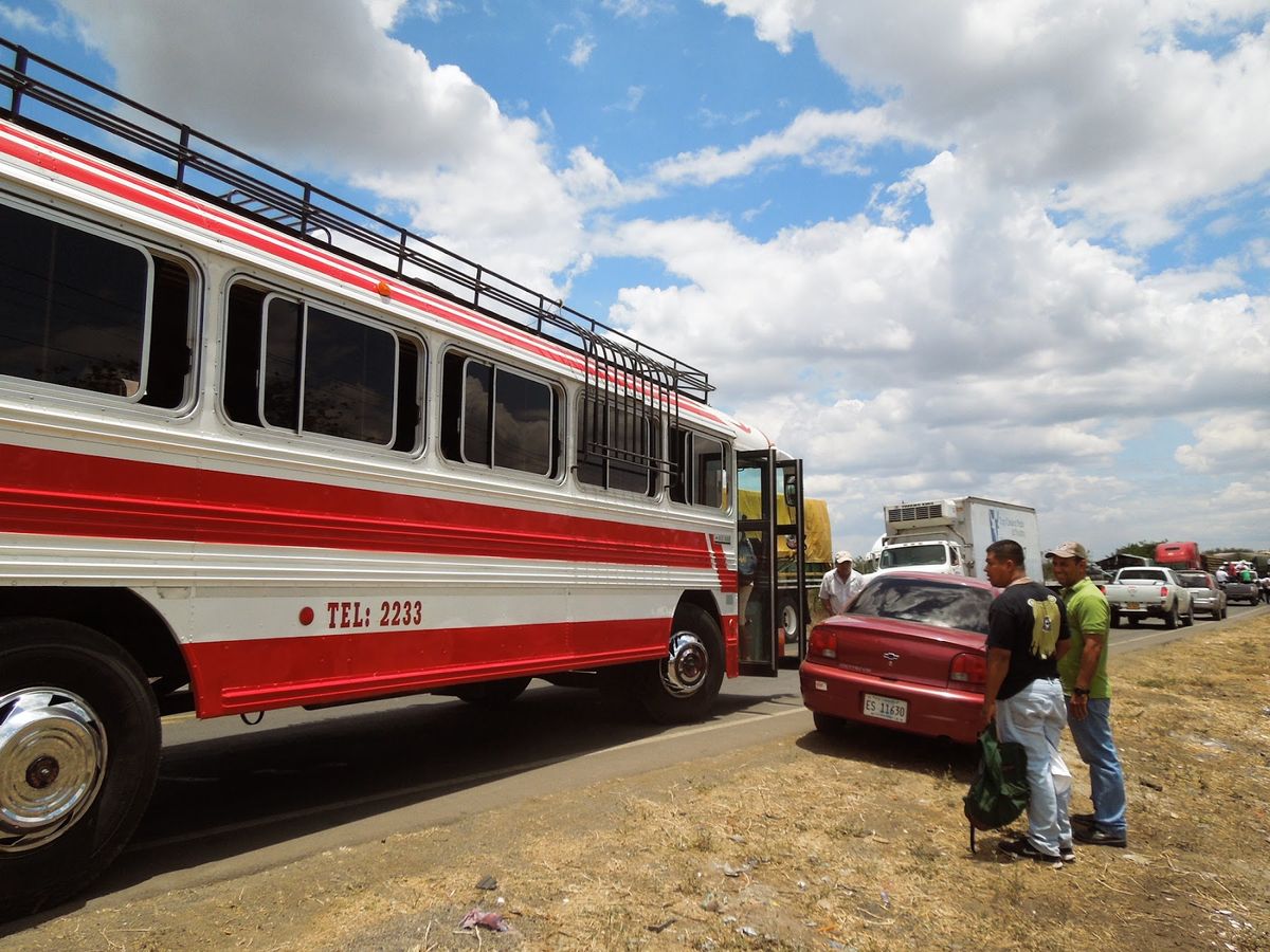 首都マナグアを経由してグラナダに向かう途中、スト発生で道路封鎖に遭遇した。...