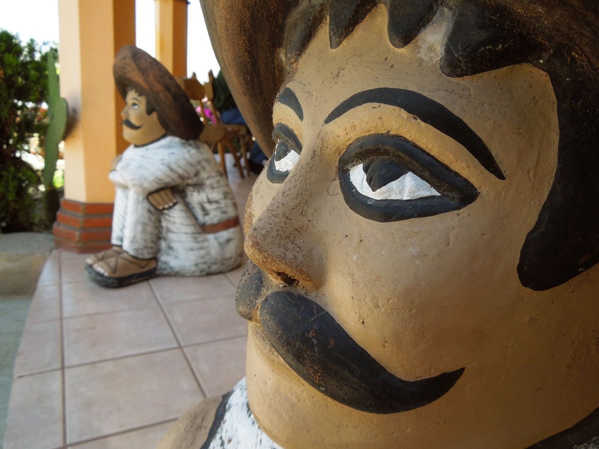 学生時代の友人と2人でメキシコへ。DFにて現地勤務の友人も加わり3人でドラ...