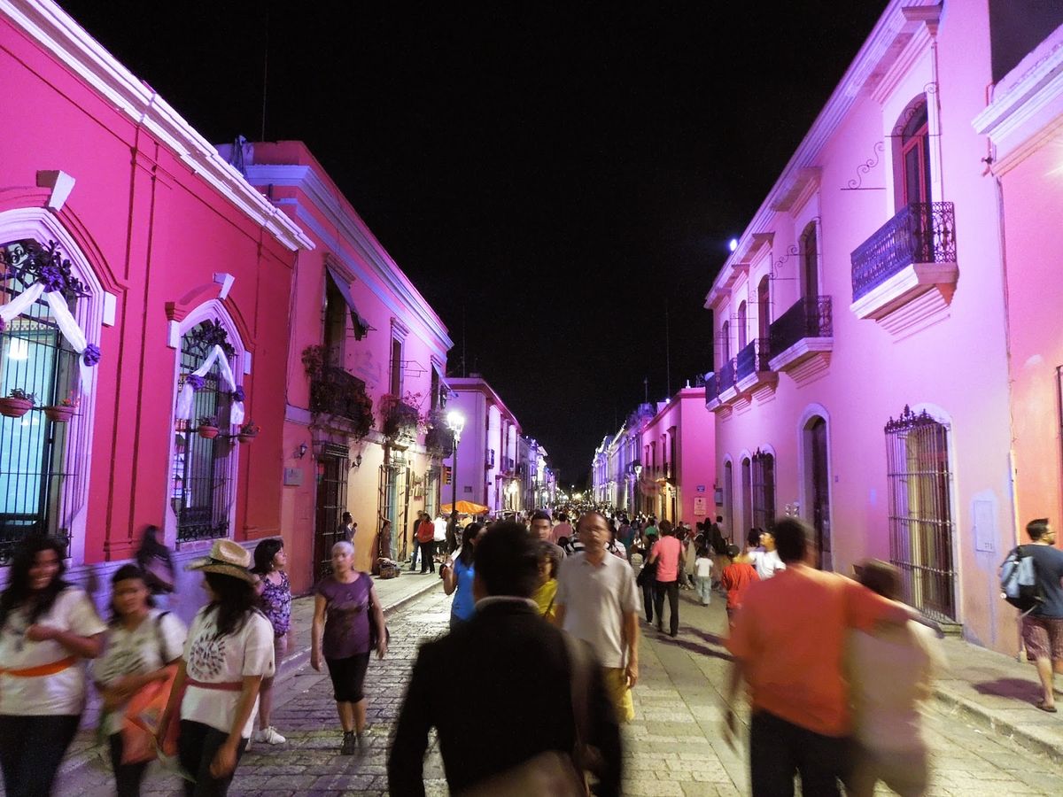 学生時代の友人と2人でメキシコへ。DFにて現地勤務の友人も加わり3人でドラ...