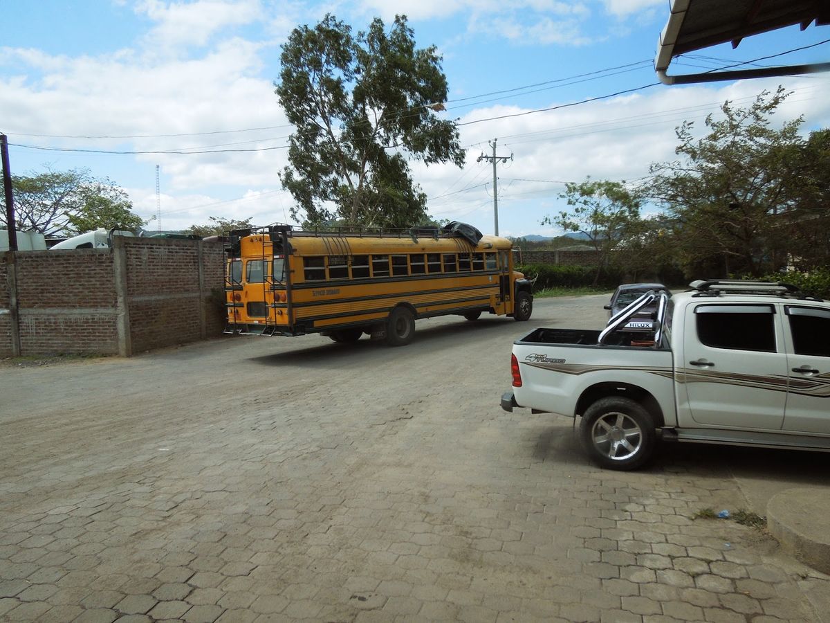 レオンから首都マナグアへ。同行友人はニカラグアにいろいろツテがあり、あちこ...