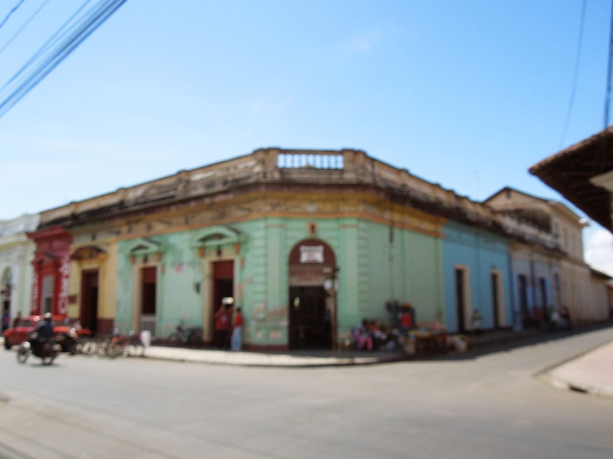 首都マナグアを経由してグラナダに向かう途中、スト発生で道路封鎖に遭遇した。...