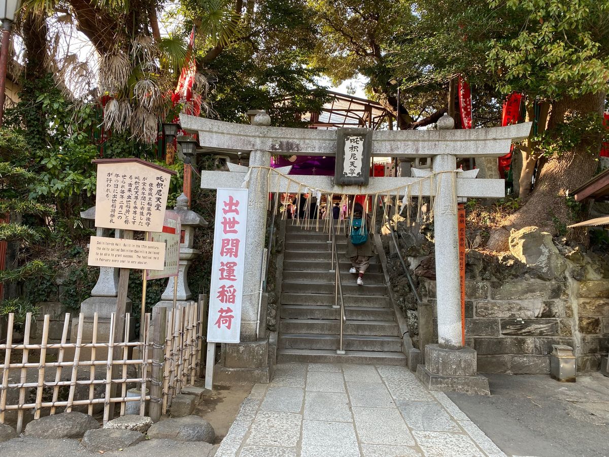 パンフレットを見ながら全て回る。
もう桜が咲きはじめていた。春だなぁ。