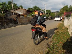 バイクを借りて滝を見に行った。なかなか大迫力の滝でした。
あとは自転車を借...