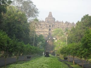 ジャワ島のジョグジャカルタに飛び、周辺の遺跡見学、そして旅のハイライトは世...