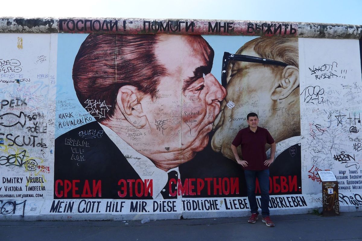 ベルリンで現地在住の友人宅に泊まらせてもらい、東西冷戦の跡地などを散策。ブ...