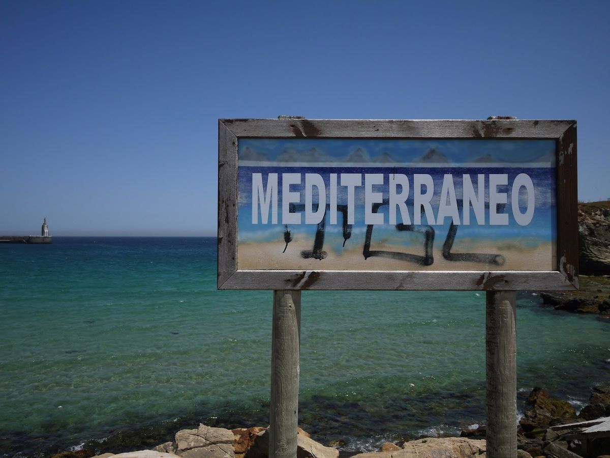 アンダルシアの地中海沿いを西へ爆走。地中海と大西洋の境目、タリファまで辿り...