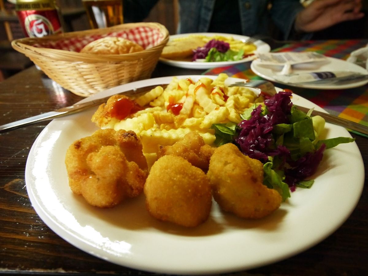 チェコ南部の町、テルチに行ってみた。可愛らしいカラフルな家が立ち並ぶ世界遺...