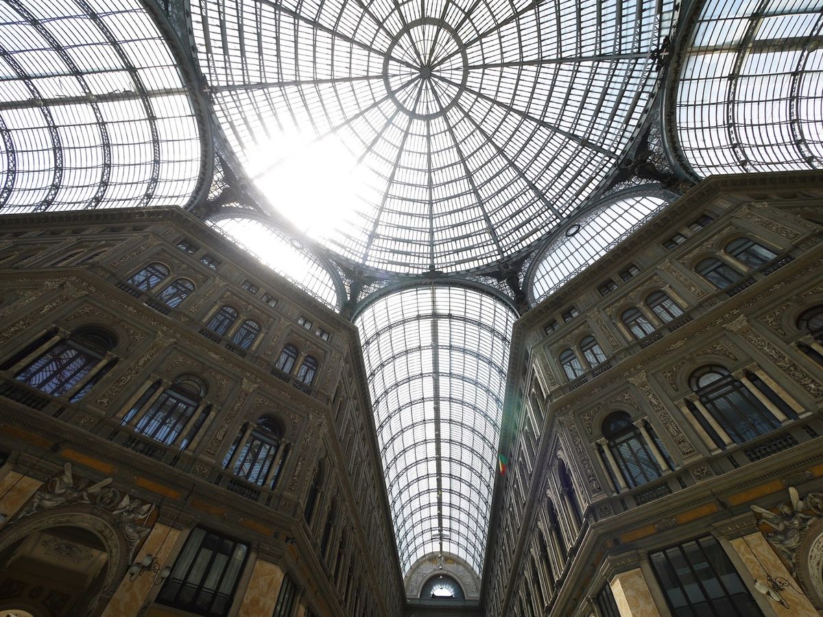 ハンガリーから飛行機でイタリアのナポリへ✈︎
本場のピザ、フニコラーレ(ケ...