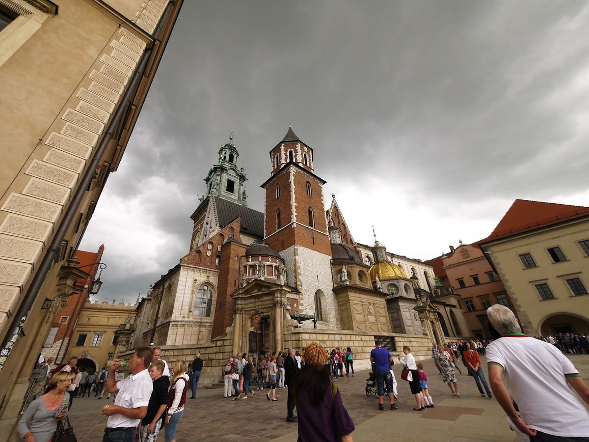 ベルリンから飛行機でポーランドのクラクフへ移動。第二次世界大戦の負の遺産と...