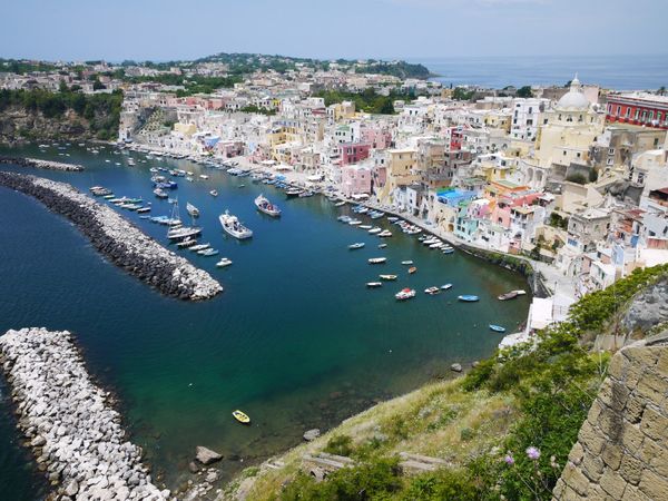 ハンガリー・ブダペスト「東へ西へ〜欧州7ヵ国の旅」の写真：ナポリの沖に浮かぶプロチダ島に渡って2泊...