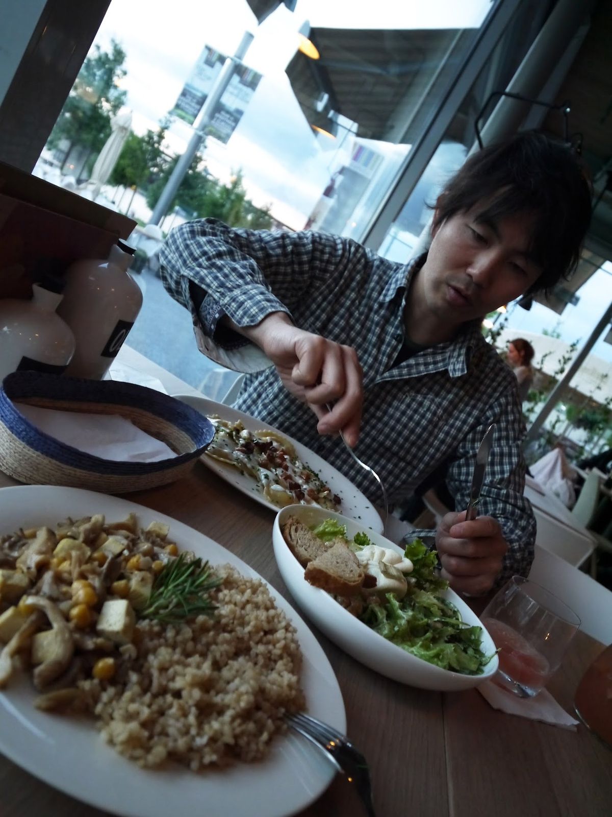 スロヴァキアの首都ブラチスラバで一泊。
街中散策やブラチスラバ城見学、ドナ...