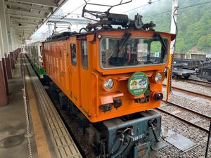 翌日は黒部トロッコ列車。残念ながら正月の地震の影響で列車は途中までしか行か...