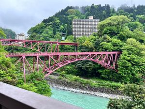 展望台からは走る列車を見ることもできます。