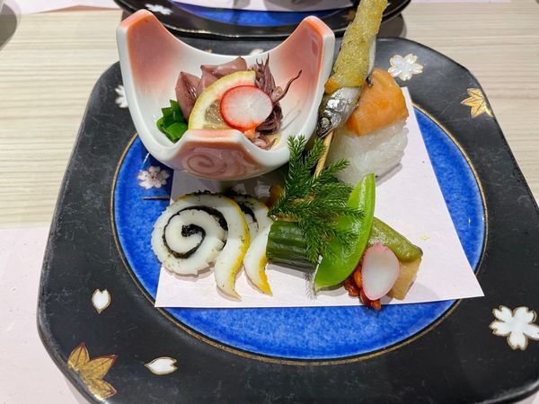 日本・富山県「2024 雪の大谷・宇奈月温泉家族旅行」の写真：この日の夕食はとても良かった。鮑（A）に...