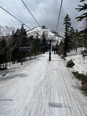 2日目は黒岳へ。
こちらも16年ぶり笑
ロープウェイに乗る時は本当に雪があ...