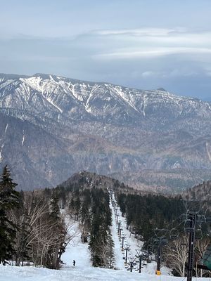 2日目は黒岳へ。
こちらも16年ぶり笑
ロープウェイに乗る時は本当に雪があ...