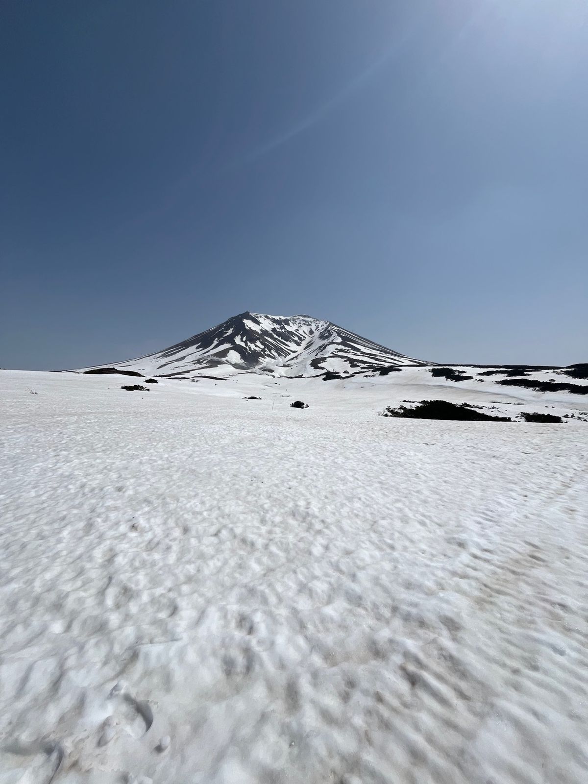 1日目は旭岳。
16年ぶりに来たけど、全然覚えてない笑
朝の4時半頃札幌を...