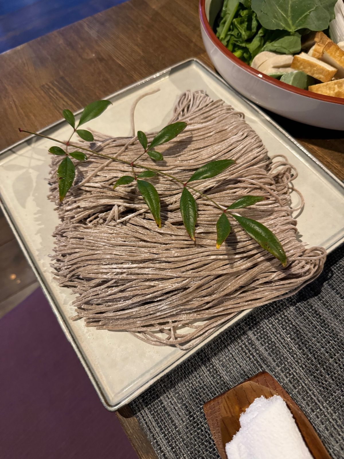 宿に戻り夕飯。2日目はしゃぶしゃぶ。

瓢斗のしゃぶしゃぶを取り寄せている...