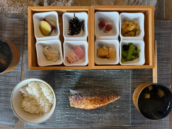 日本・山梨県「古民家宿 るうふ 丘之家 / 山梨県」の写真：2日目の朝ごはんも自分たちで

鯖かな？